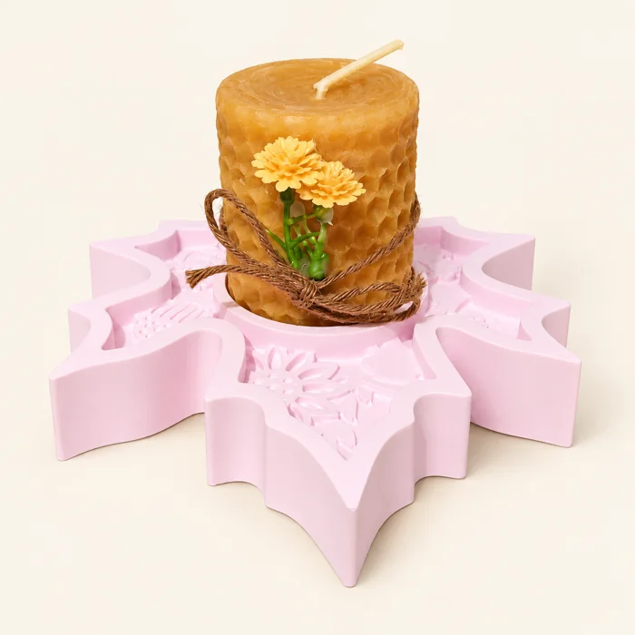 Vela de cera de abelha — cilindro com detalhe floral